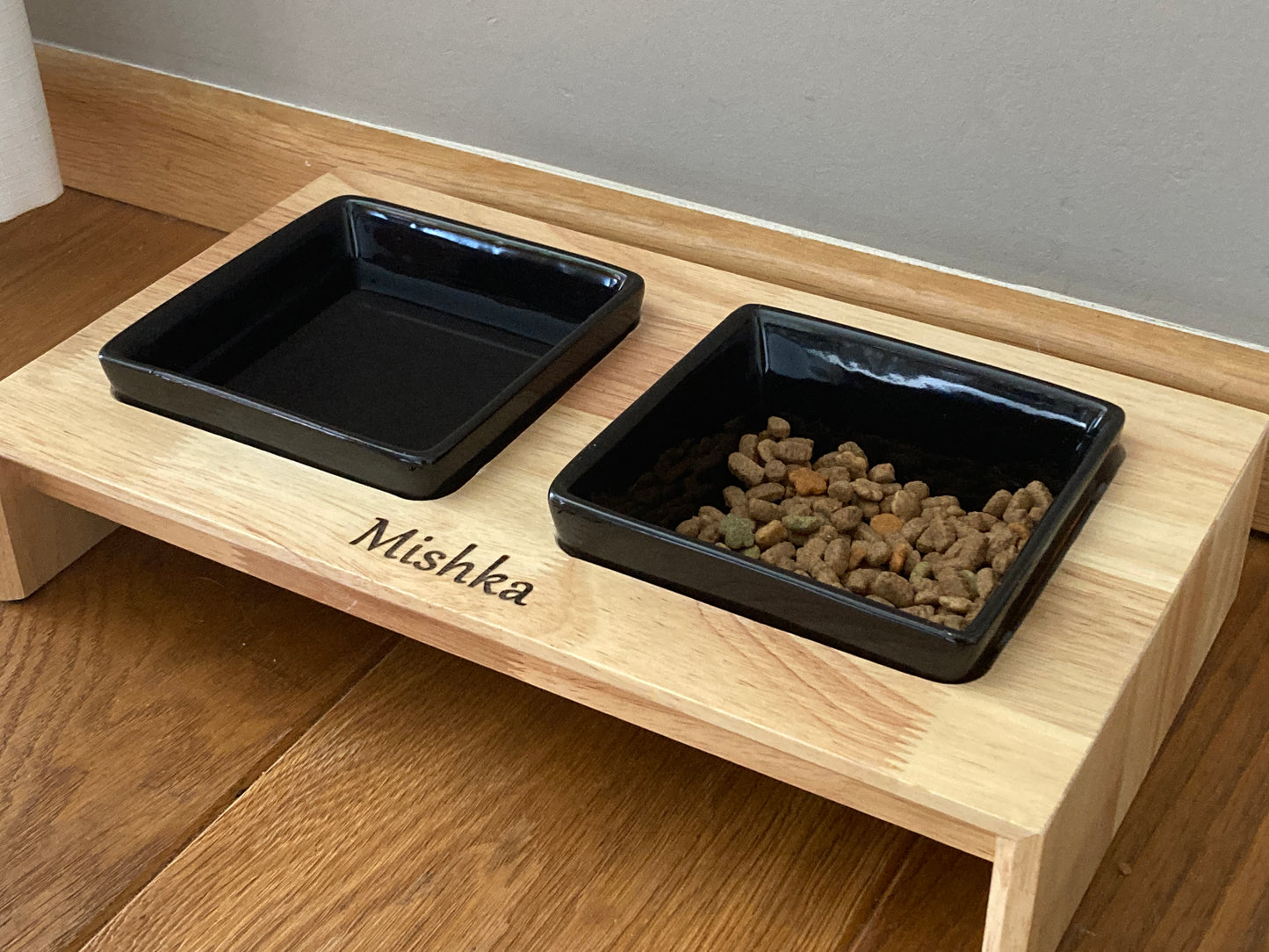 Gepersonaliseerde Luxe Voerbak Set Keramiek/Hout